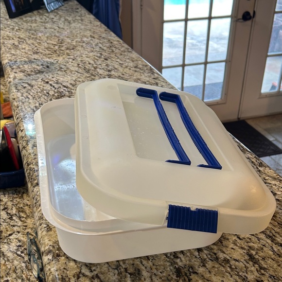 Mainstays White and Blue Cake Carrier - Picture 10 of 10